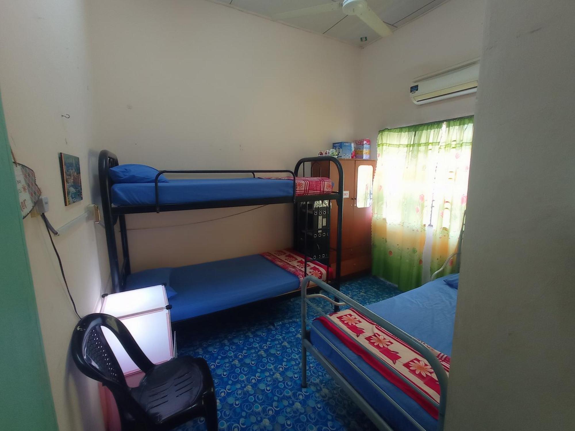 Homestay Melewar Parit Raja Exterior foto