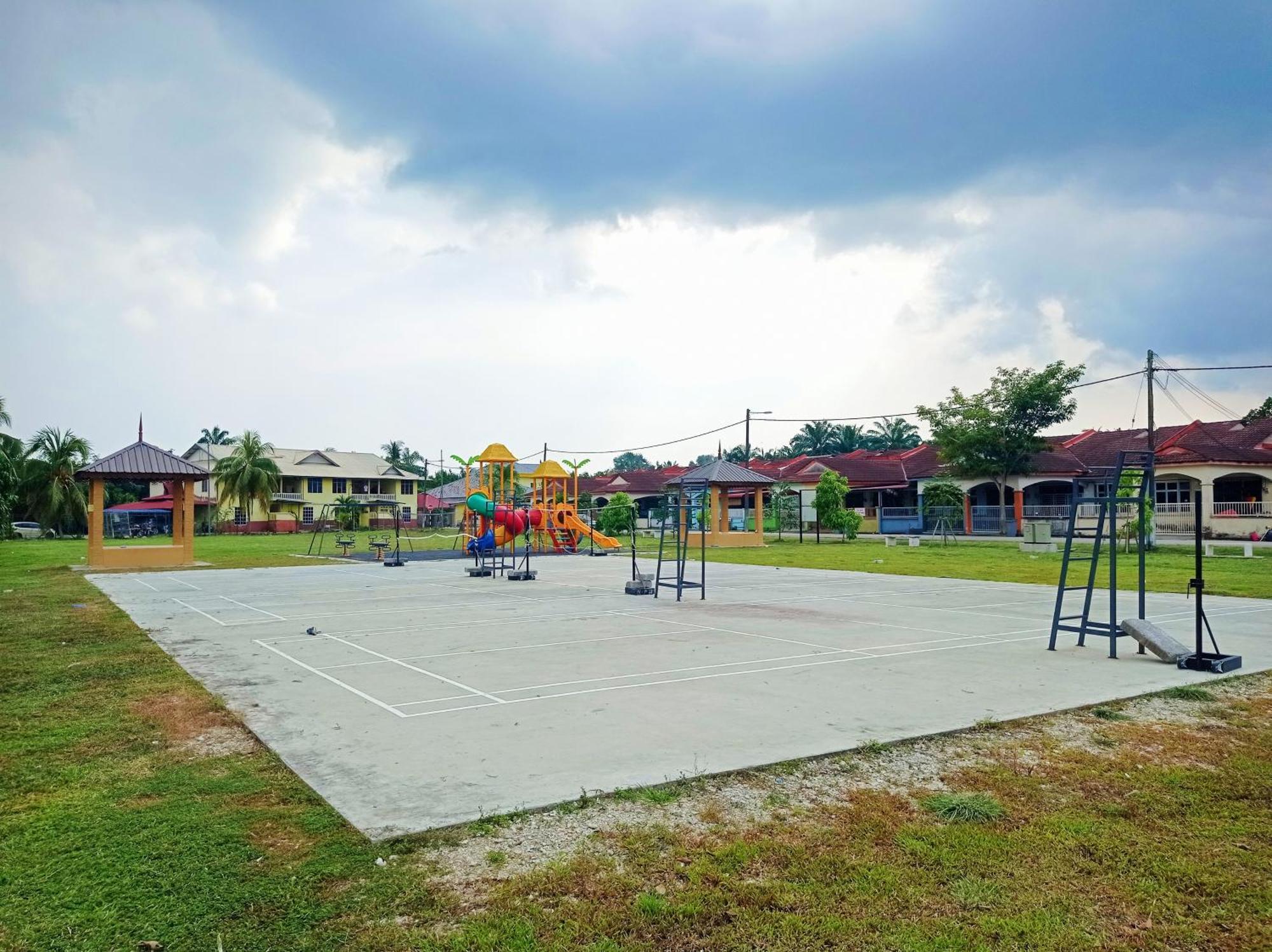 Homestay Melewar Parit Raja Exterior foto